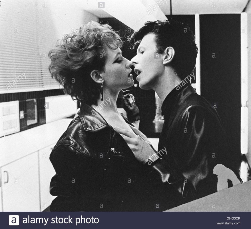 david-bowie-and-ann-magnuson-regie-tony-scott-GHG3CP