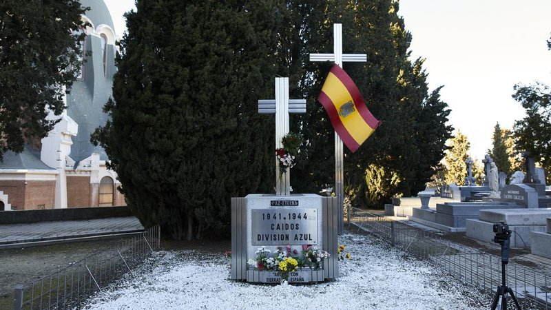 Monumento-Panteón de los Caídos de la División Azul erigido en 1991 en el Cementerio de la Almudena de Madrid por la Hermandad y por la Fundación de la División Azul
