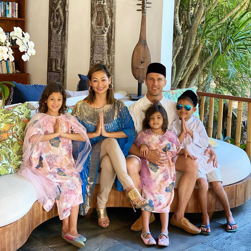 Indah Kalalo dan sekeluarga memilih untuk tinggal di Pulau Bali