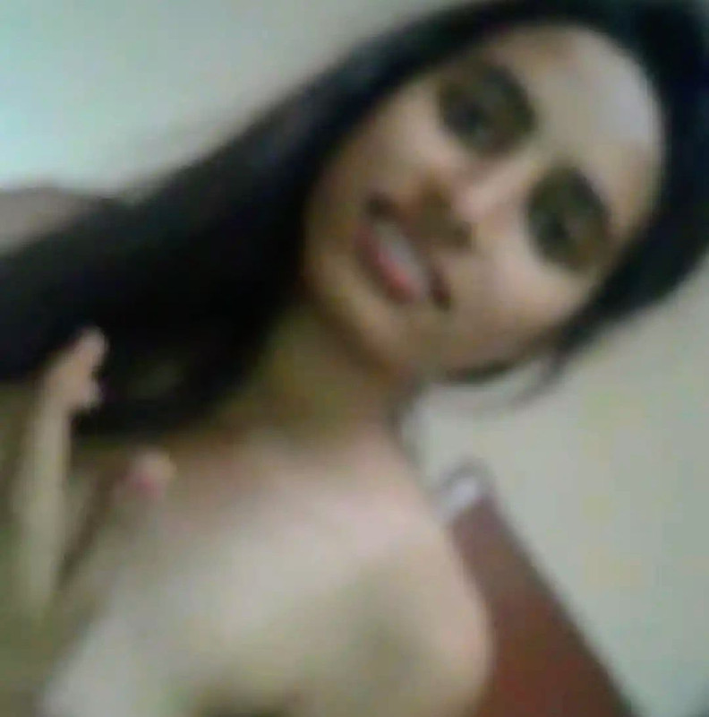 My girlfriend full nude and giving blowjob