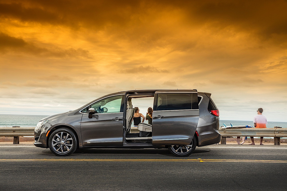 2020 Chrysler Pacifica Red S Edition (49)