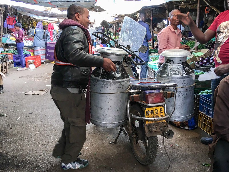 people-loading-urns.jpg
