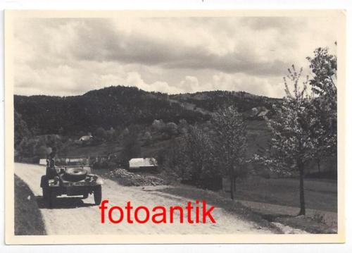 Foto 2 WK, VW Kübelwagen mit Staffel Kennung Pic