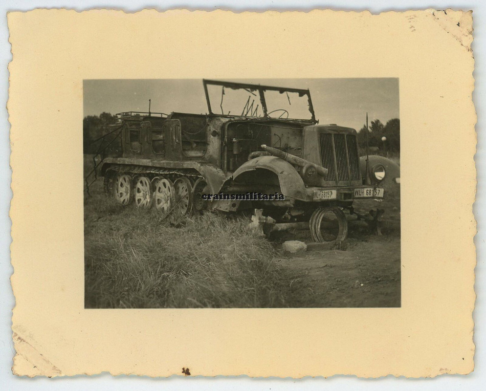 Orig. Foto zerstörte Halbkette SdKfz Zugmaschine in Frankreich 1940