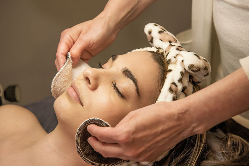 Cosmetics Evacuation & Skincare After Makeup
