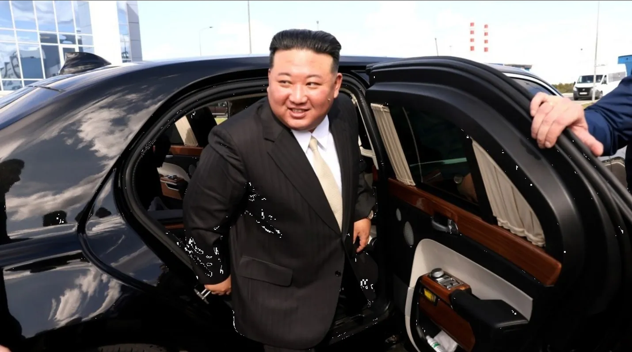 Putin envía misterioso automóvil de lujo como regalo a Kim Jong Un