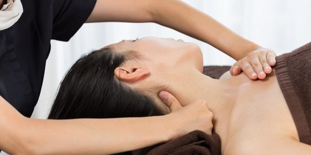 acupressure thumb based 800x400 - Keiraku Massage, A Japanese Full-Body Massage Incorporating