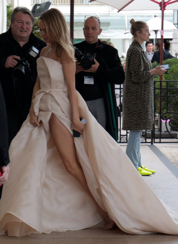 Kimberley-Garer-Sexy-Legs-22