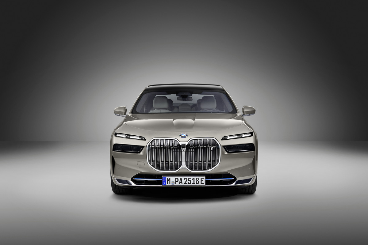 P90458183_highRes_the-new-bmw-i7-xdriv