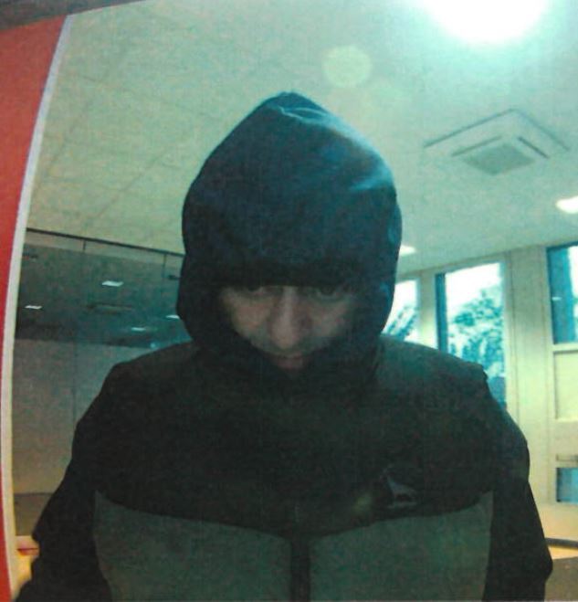 

Potsdam - 
EC-Karten-Dieb hebt Geld - Teltow, Oderstraße sowie Rheinstraße