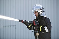 [Imagine: csm-rosenbauer-NEPIRO-110208-02-2010-04-...6a9e68.jpg]