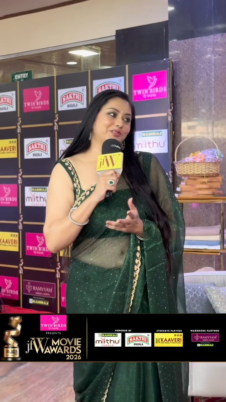 namitha lastest navel and boos in green saree mp4 snapshot 00 05 350