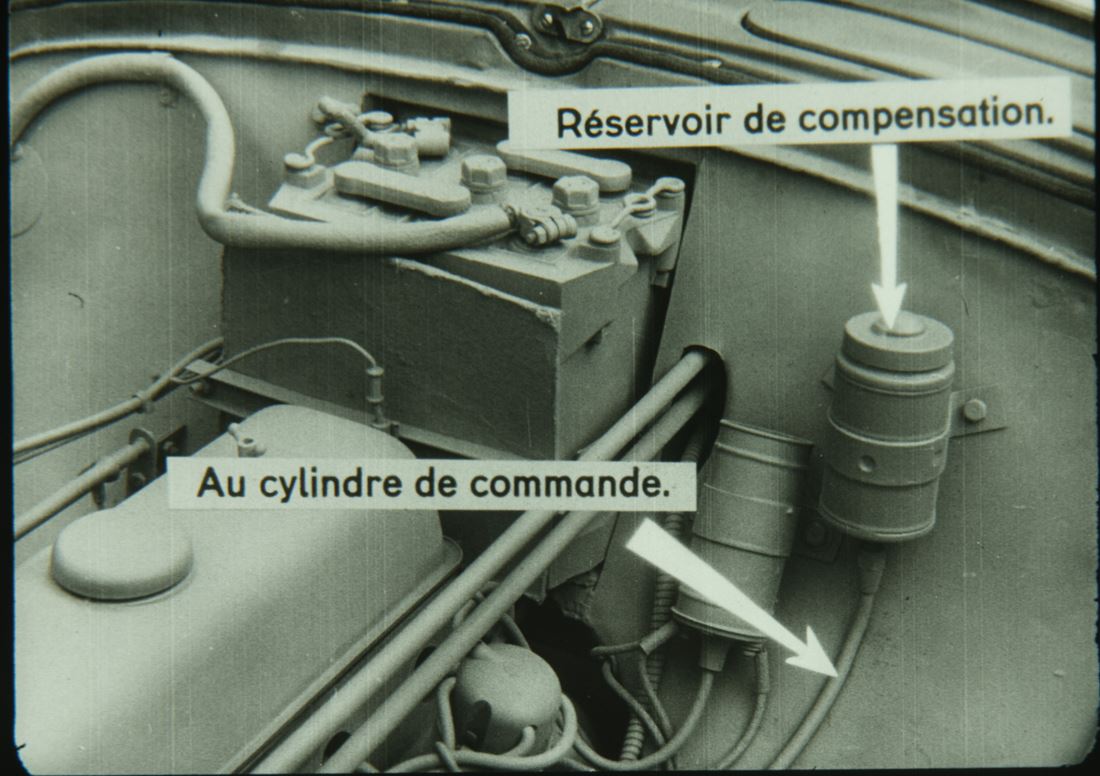 PLAQUE RONDE SUR TABLIER 1