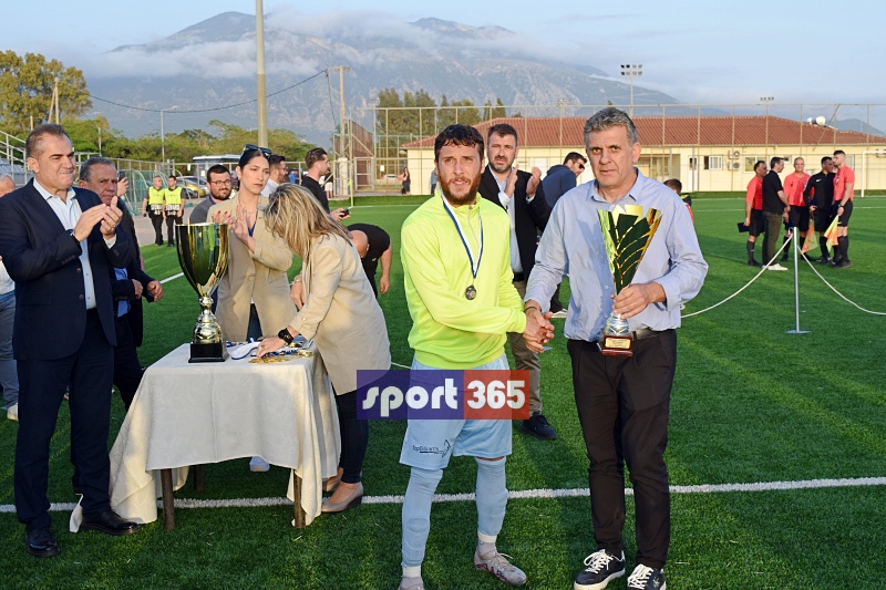 , &Tau;&omicron; &phi;&omega;&tau;&omicron;&rho;&epsilon;&pi;&omicron;&rho;&tau;ά&zeta; &tau;&omicron;&upsilon; &tau;&epsilon;&lambda;&iota;&kappa;&omicron;ύ &Epsilon;&rho;ά&nu;&eta;-&Pi;&alpha;&nu;&theta;&omicron;&upsilon;&rho;&iota;&alpha;&kappa;ό&sigmaf; (&phi;&omega;&tau;&omicron;)