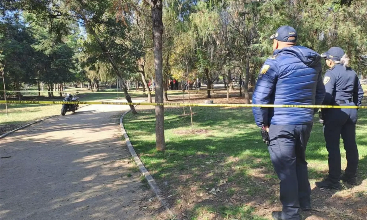 Hallan cuerpo sin vida en juegos infantiles del Bosque de Chapultepec, CDMX