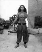 Caroline-Munro-d49