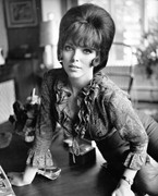 Joan-Collins-g64
