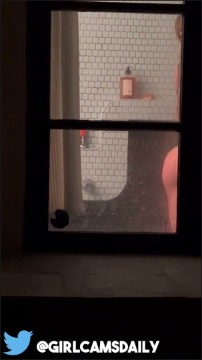 [Image: Voyeur12175093519.jpg]