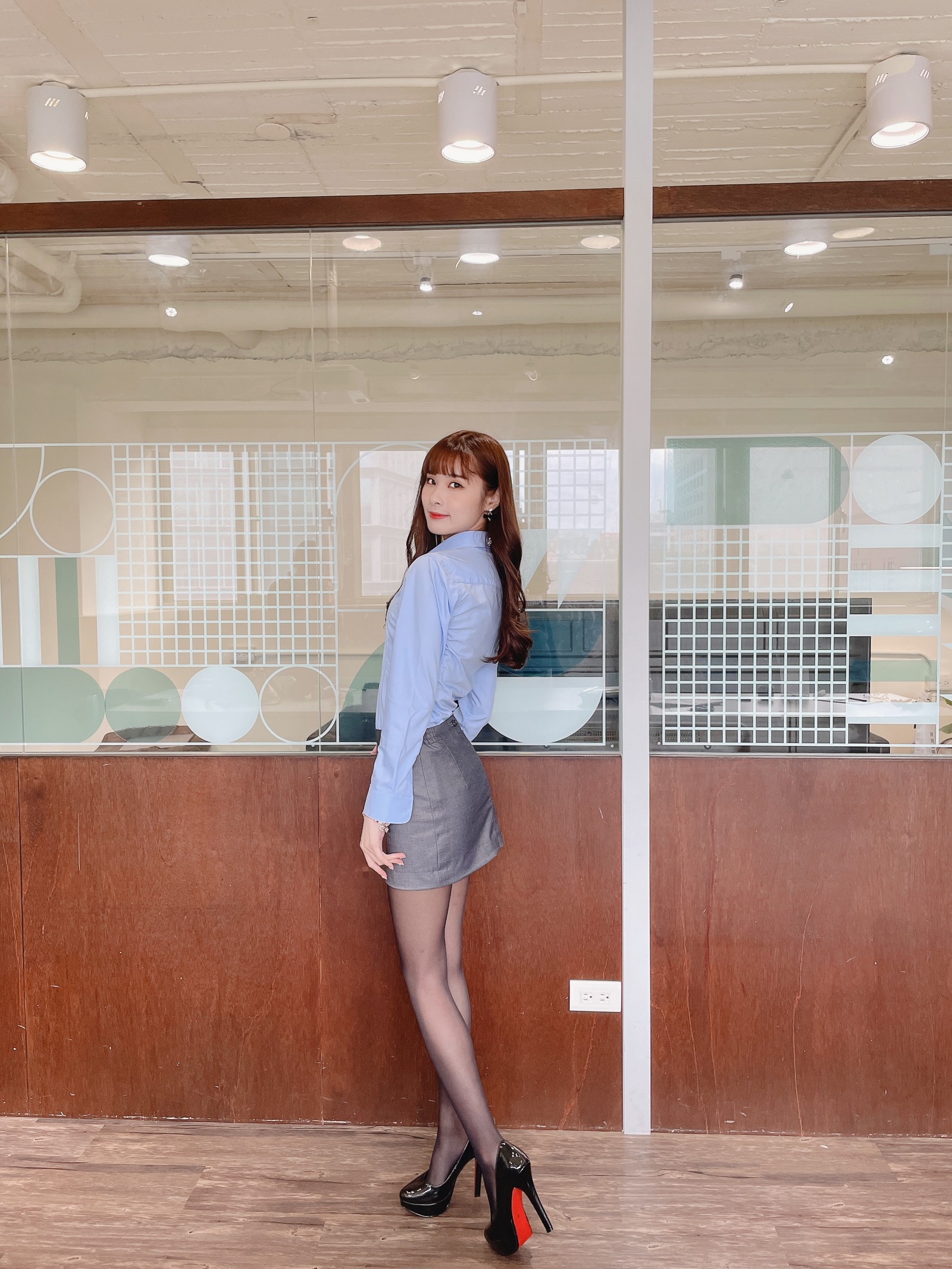 泥泥汝 OL 女郎 B 主题 写真＋视频合集｜高人气职业风作品（350P｜12V｜840MB）插图7