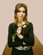 Olivia-Newton-Johnon-md32