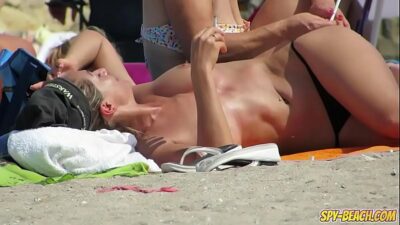 cailee-spaeny-topless-400x225