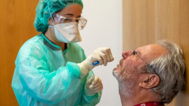 OMS teme que los casos de COVID-19 vuelvan a incrementar por el frío