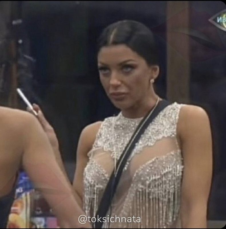 14-B2-CF7-A-67-B5-494-A-938-C-E37711577-