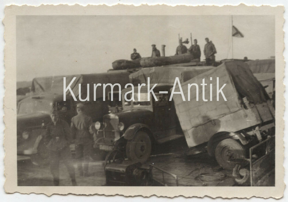 Foto Wehrmacht Russland Krim Kertsch Schiff Fähre LKW Anhänger Wappen Emble
