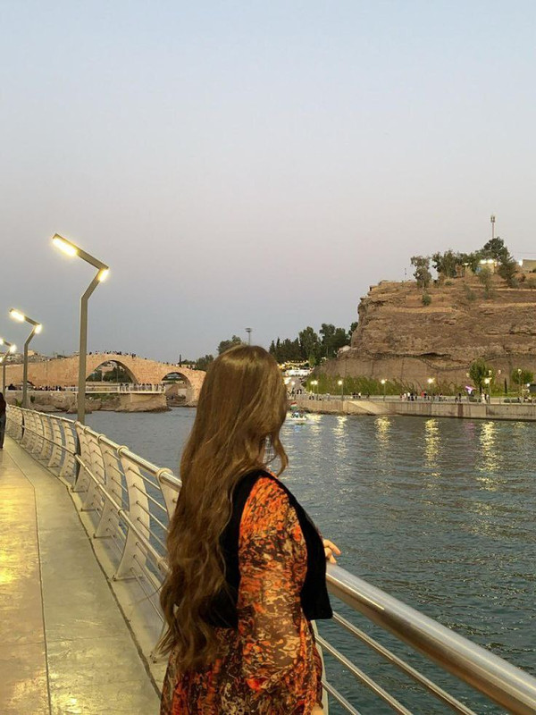 وێنەی ڕۆژین مزەفەر