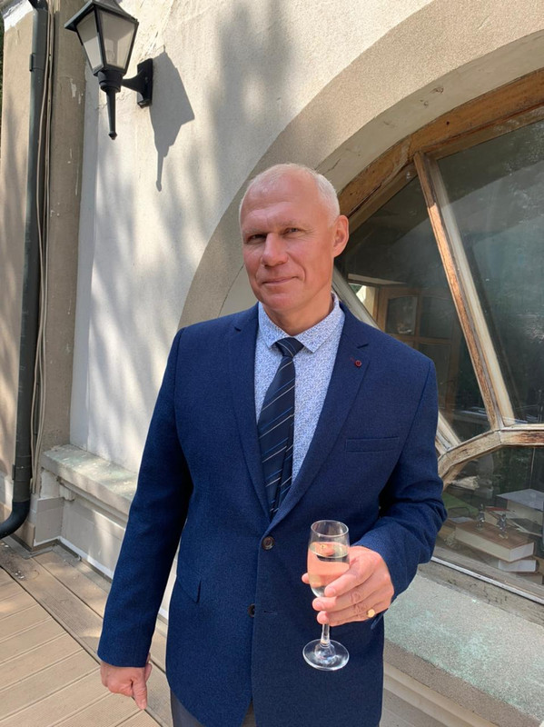 49DAE575-5FDD-422D-962E-DADCA4F28ED0