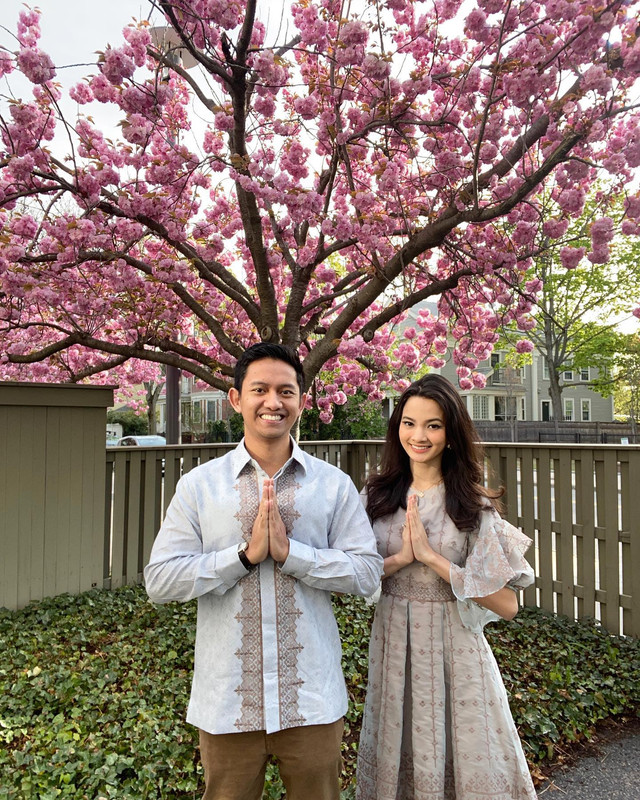 Pasangan baru Belva Devara dan Sabrina Anggraini merayakan Idulfitri 1443 H di Boston, Amerika Serikat.