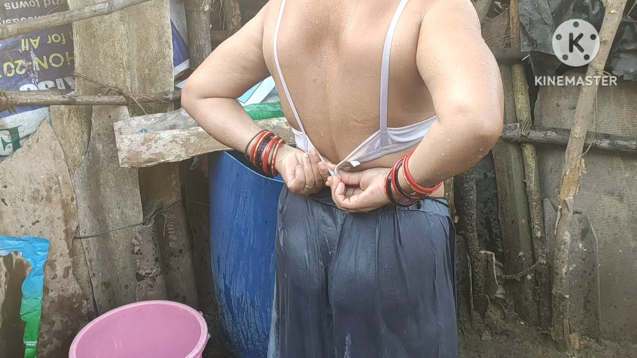 Anita ki hot chuchi ki doodh.mp4_snapshot_00.52.000