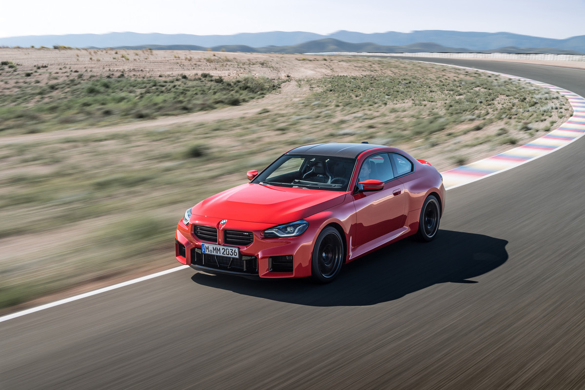 P90482758_highRes_the-all-new-bmw-m2-r