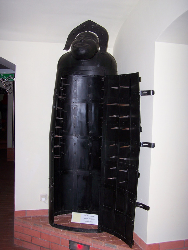 Muzeum-Ziemi-Lubuskiej-Muzeum-Tortur-elazna-dziewica.jpg