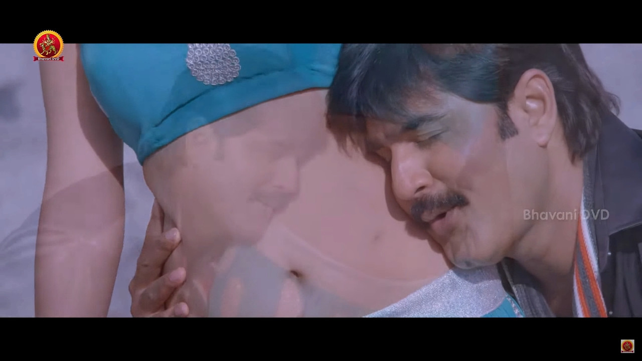 Sonia Mann Hot Navel Song From Dhee Ante 1080p.mp4_snapshot_01.55_[2020.11.21_22.34.24]