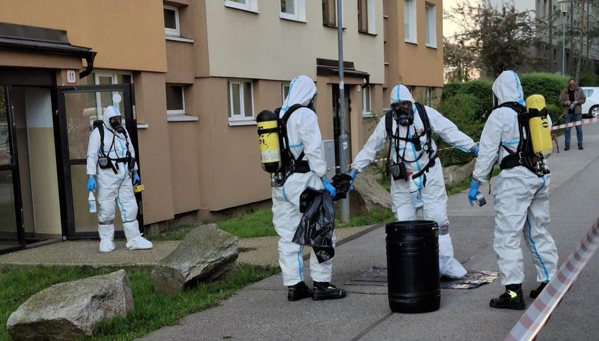 Na Eisnerovej zavládol strach. V bytovke na päťke bola neznáma látka. Domáci museli dokonca ostať v karanténe.