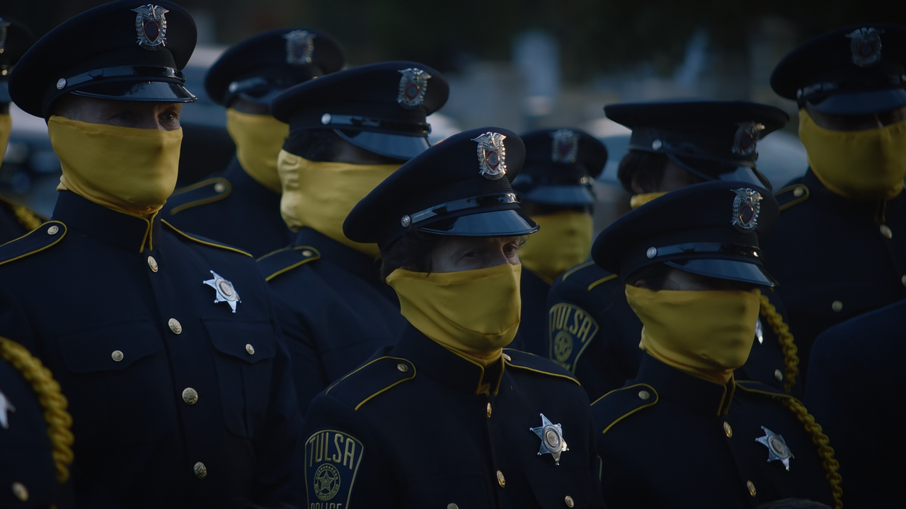 Watchmen.S01E03.She.Was.Killed.by.Space.Junk.1080p.10bit.BluRay.AAC5.1.HEVC-Vyndros.mkv_snapshot_27.