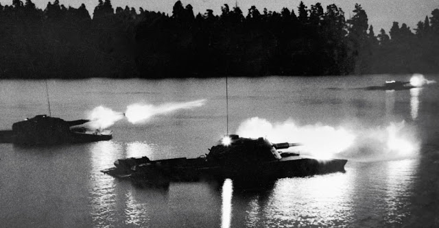 pt-76b-firing-in-water.jpg