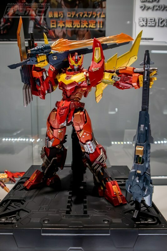 Flame-Toys-Kuro-Kara-Kuri-Rodimus-10
