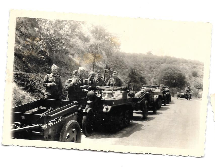 Foto 1943 Deutsche Fallschirmjäger mit Ihren NSU Kettenkrad   An