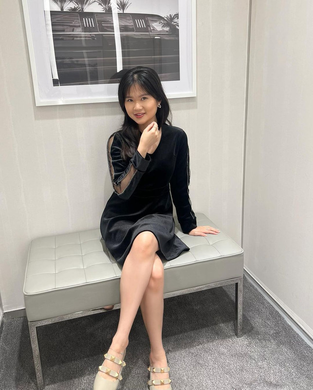 Potret Felicia Tissue saat mengenakan dress hitam.