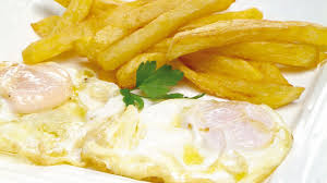Patatas Fritas Con Huevo Frito