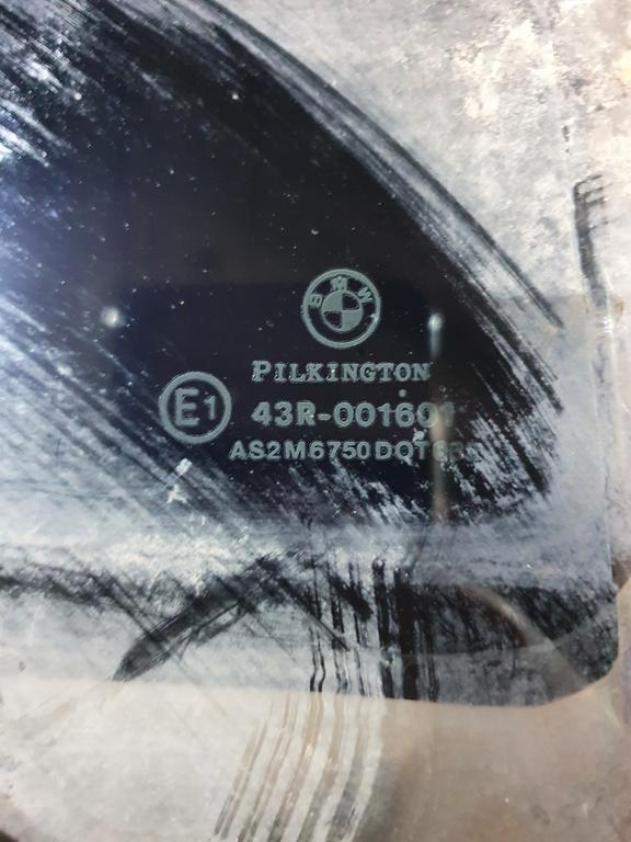 Стекло двери заднее левое