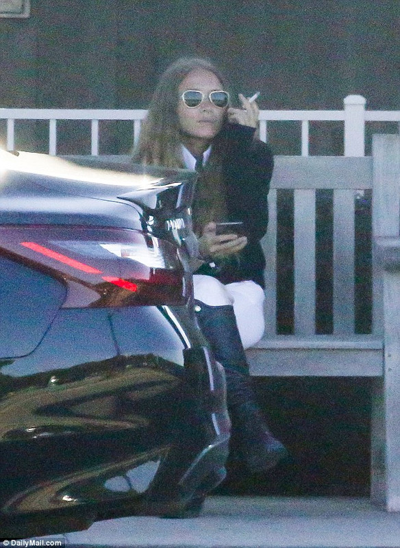 50D33F8600000578-0-image-a-24_1538268723606