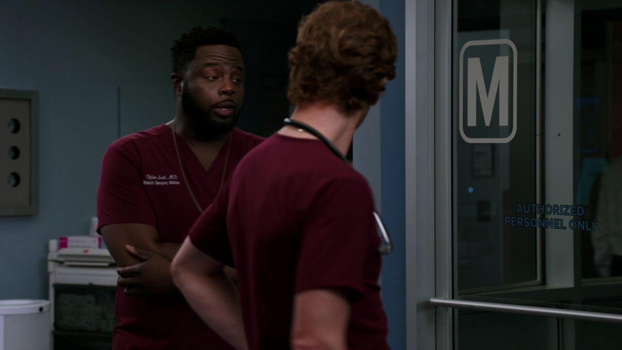 Chicago.Med.S08E01.Si.comincia.contando.le.perdite.720p.WEBMux.ITA.ENG.x264-BlackBit[screenshot 4]
