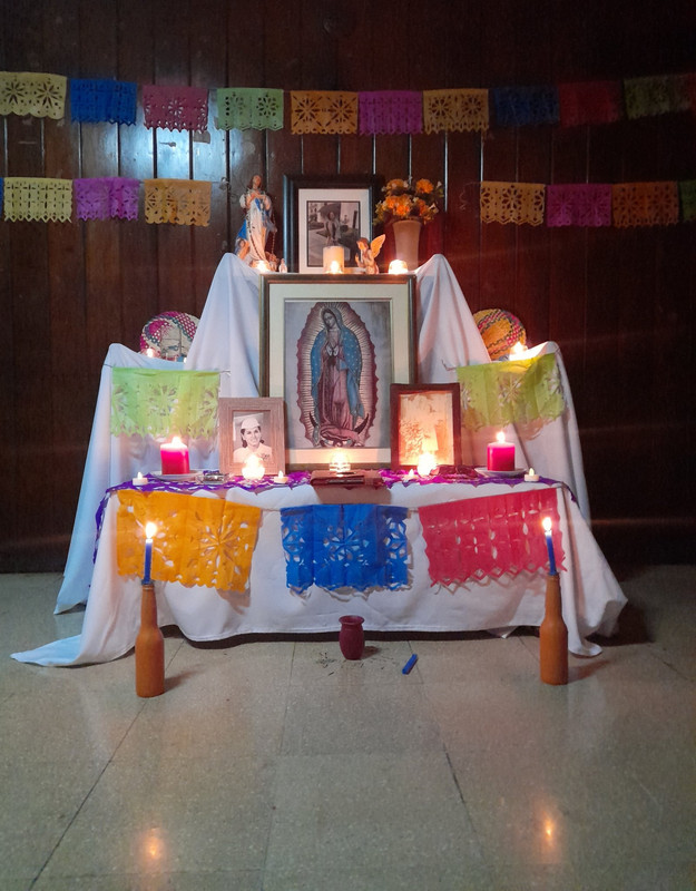 Extranjera se volvió viral por hacer ofrenda en el Día de Muertos