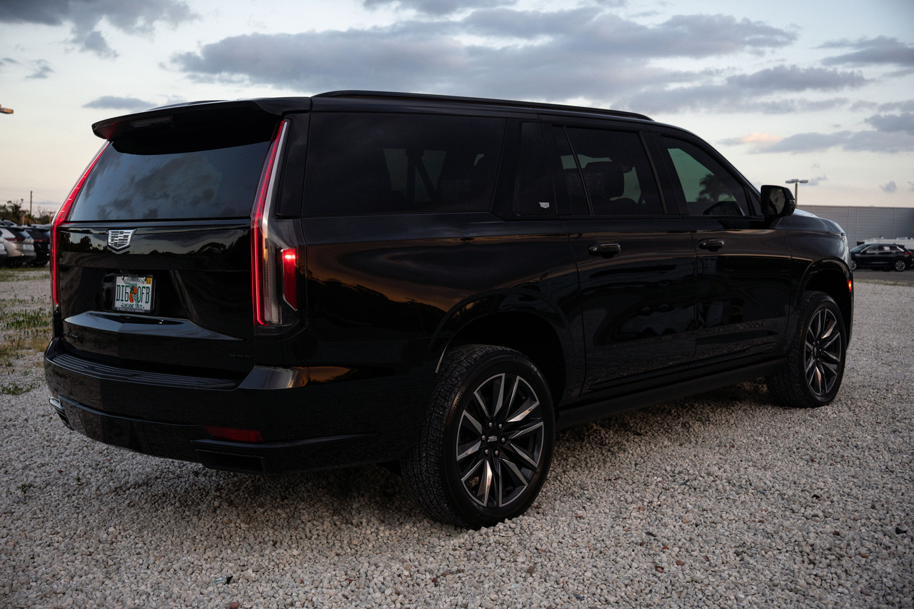 Cadillac Escalade View 33