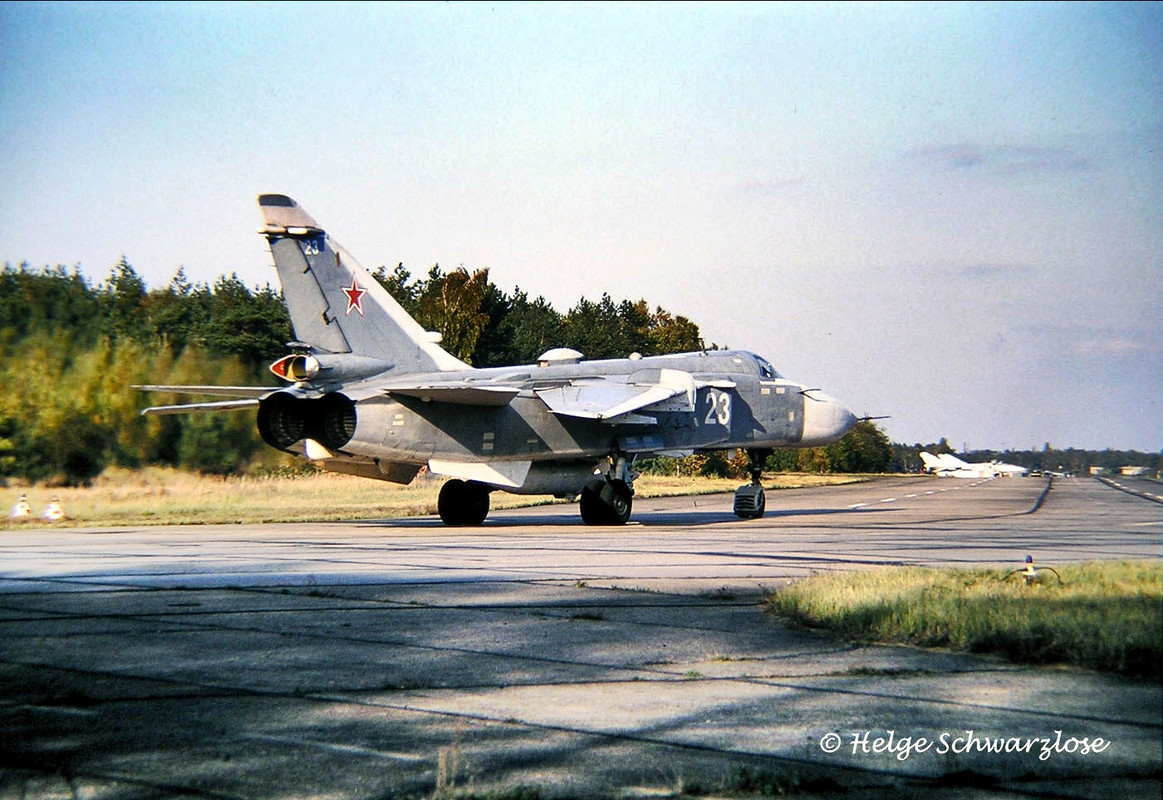 11 ORAP Su-24MR 23 White_0615308_1993