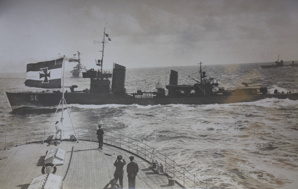 Manöver auf hoher See - Fotografiert vom Kreuzer