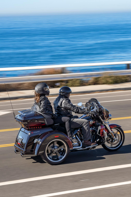 Трайк Harley-Davidson CVO Tri Glide 2022